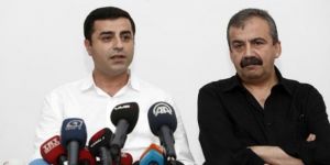 Sırrı Süreyya Siyaseti Bırakıyor