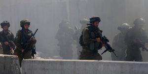 İşgalci İsrail Askerleri Kudüs’te 35 Filistinliyi Yaraladı!