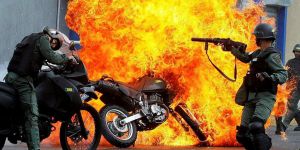 Maduro Protestolardan ABD’yi Sorumlu Tutuyor!