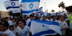 Fanatik Yahudiler Al Jazeera’nin Ofisini Bastı!