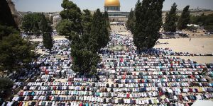 Mescid-i Aksa’da 300 Bin Kişilik Cuma Namazı