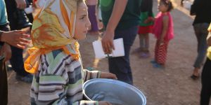 Her Gün 10 Bin Suriyeli Yetime Sıcak Yemek