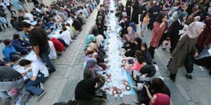 3. Geleneksel Ümmet İftarı Ayasofya'da Yapıldı