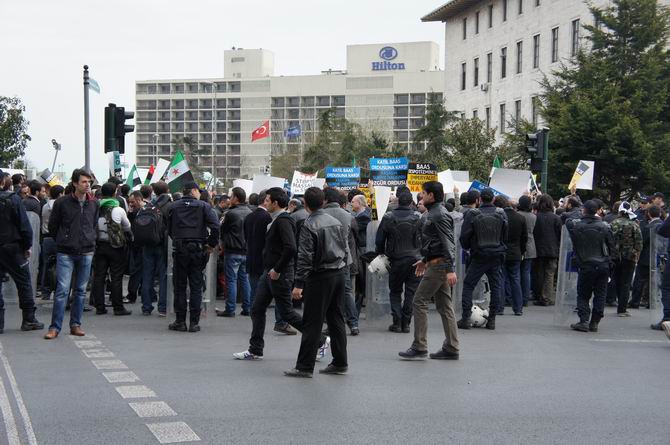 01042012_harbiye_suriye_dostlari_eylemi_15.jpg