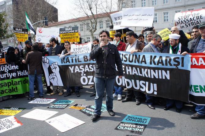 01042012_harbiye_suriye_dostlari_eylemi_16.jpg