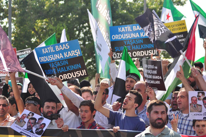 04082012_beyazit_suriye_halep_eylemi-(3).jpg