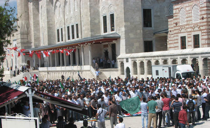 10_08_2012_fatih_camii_osman_karahan_cenaze_namazi-(11).20120810161950.jpg