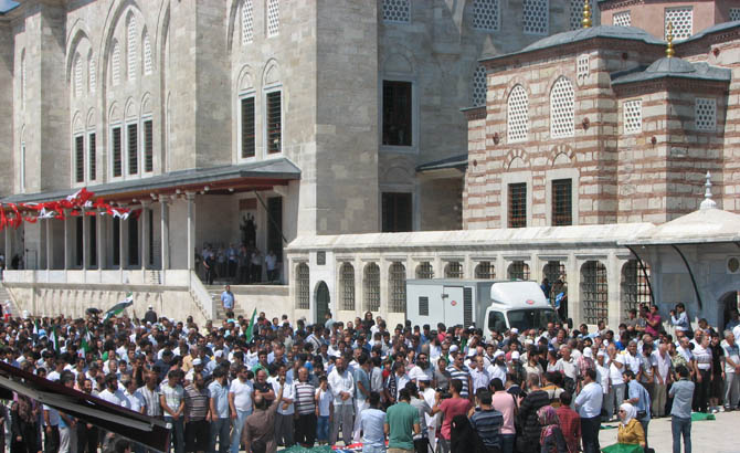 10_08_2012_fatih_camii_osman_karahan_cenaze_namazi-(15).jpg