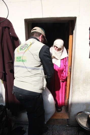 16771-ihhdan-halepte-sifir-noktasindaki-mazlumlara--ihh-fotogaleri[800x532].jpg