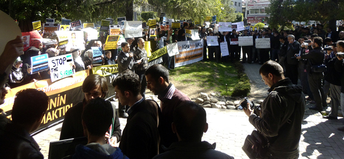 18032012_adana_suriye_eylemi-(5).jpg