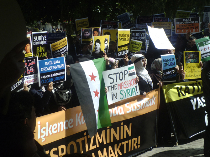 18032012_adana_suriye_eylemi-(7).jpg