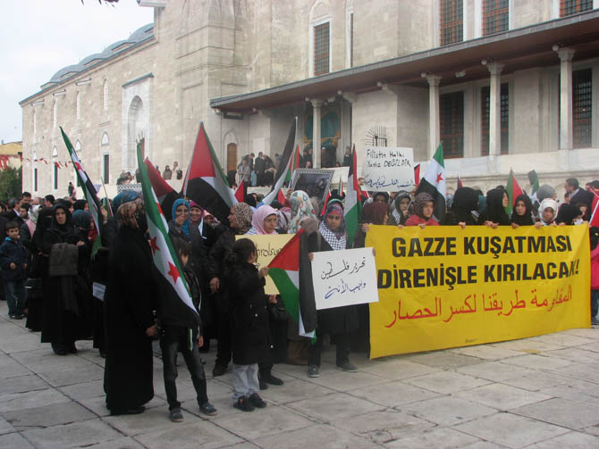 18112012_fatih_camii_sarachane_yuruyus_gazze_suriye_eylemi-(12).20121119002853.jpg
