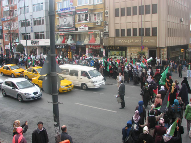 18112012_fatih_camii_sarachane_yuruyus_gazze_suriye_eylemi-(6).20121119002931.jpg