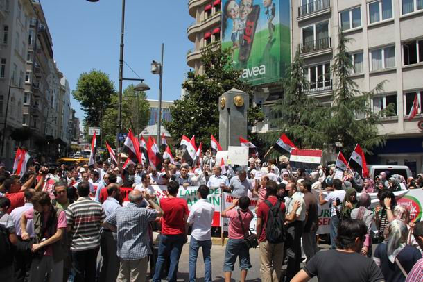 2011-07-15_suriye-protesto_tesvikiye02.jpg 2011-07-15_suriye-protesto_tesvikiye02.jpg