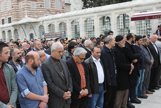 20130405-muhammed_kutub_cenaze_fatih_cami-(1).jpg