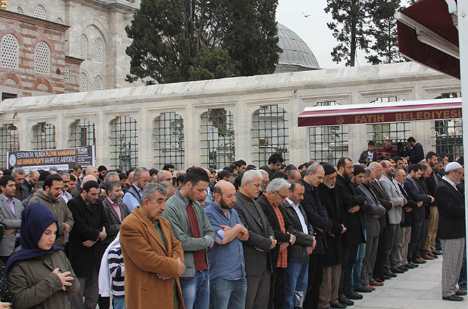 20130405-muhammed_kutub_cenaze_fatih_cami-(4).jpg