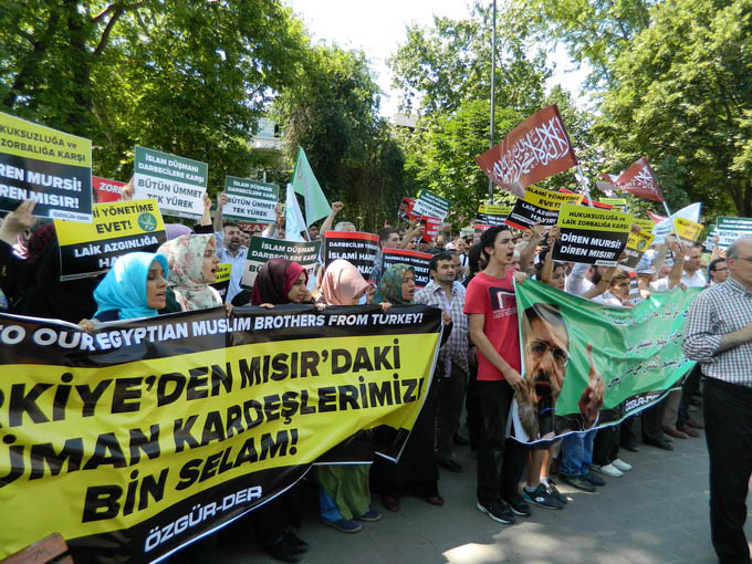 20130702-mursi-destek-eylemi-sarachane_14-001.jpg
