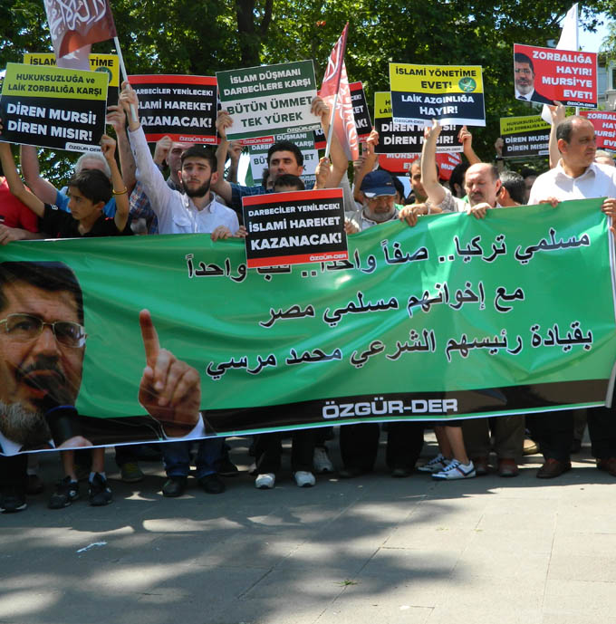 20130702-mursi-destek-eylemi-sarachane_16.jpg