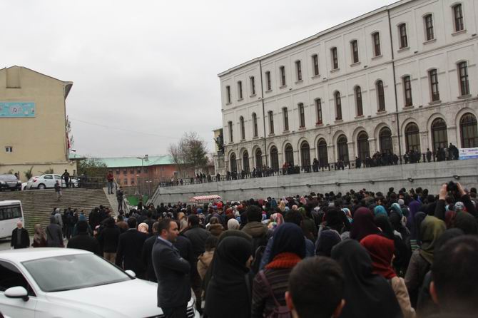 20151208-beyazit-musluman-ogrenciler-27.jpg 20151208-beyazit-musluman-ogrenciler-27.jpg