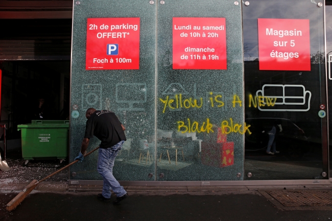 2018-12-02t080428z_272147737_rc1f41e97cb0_rtrmadp_3_france-protests-3.jpg