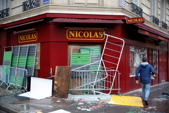 2018-12-02t080428z_272147737_rc1f41e97cb0_rtrmadp_3_france-protests-8.jpg