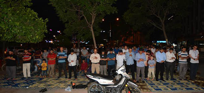 adana-misir-darbe-yildonumu-protesto-iftar03.jpg adana-misir-darbe-yildonumu-protesto-iftar03.jpg