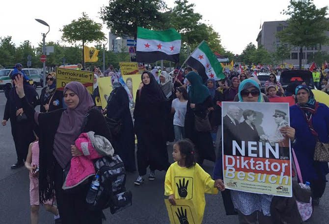 almanya-berlin-sisi-protestosu01.jpg