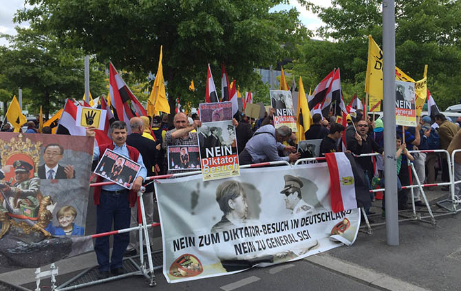 almanya-berlin-sisi-protestosu07.jpg