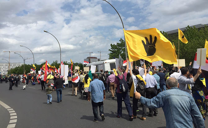 almanya-berlin-sisi-protestosu13.jpg