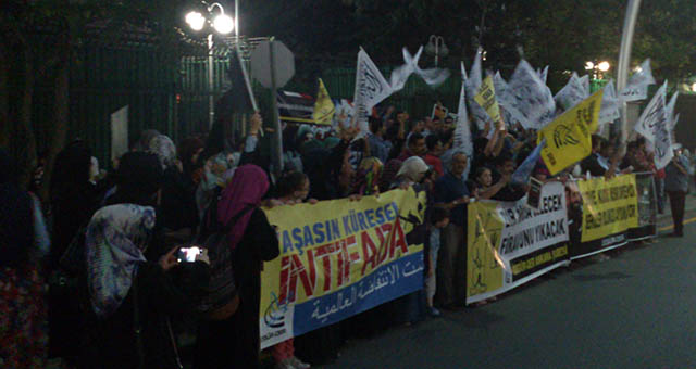 ankara-misir-buyukelciligi-darbenin-yildonumunde-protesto-04.jpg ankara-misir-buyukelciligi-darbenin-yildonumunde-protesto-04.jpg