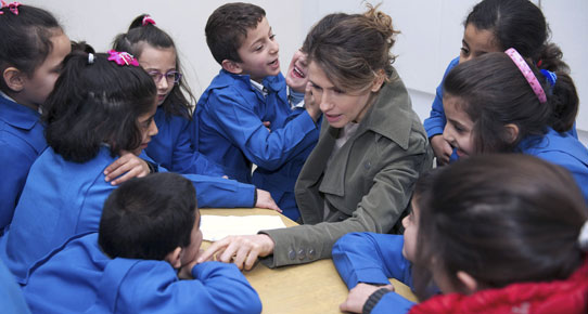asma-al-assad-esma-esed-okul-ziyareti02.jpeg