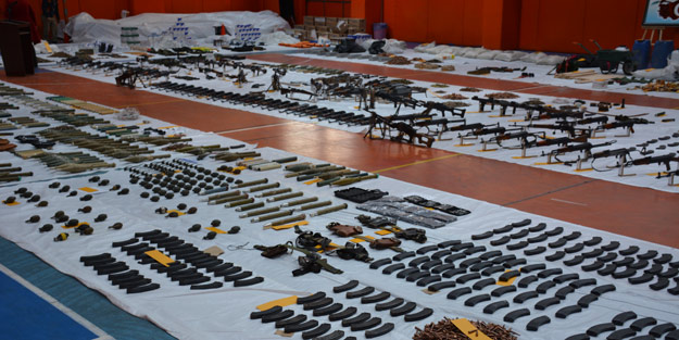 baglarda-ele-gecirilen-silah-ve-muhimmatlar-salona-sigmadi-h1458498838-54c950.jpg baglarda-ele-gecirilen-silah-ve-muhimmatlar-salona-sigmadi-h1458498838-54c950.jpg