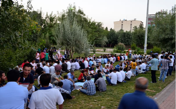 batman-iftar-20130716-05.jpg batman-iftar-20130716-05.jpg