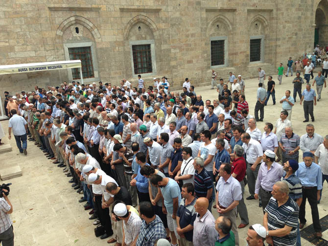 bursa_giyabi_cenaze_namazi.jpg