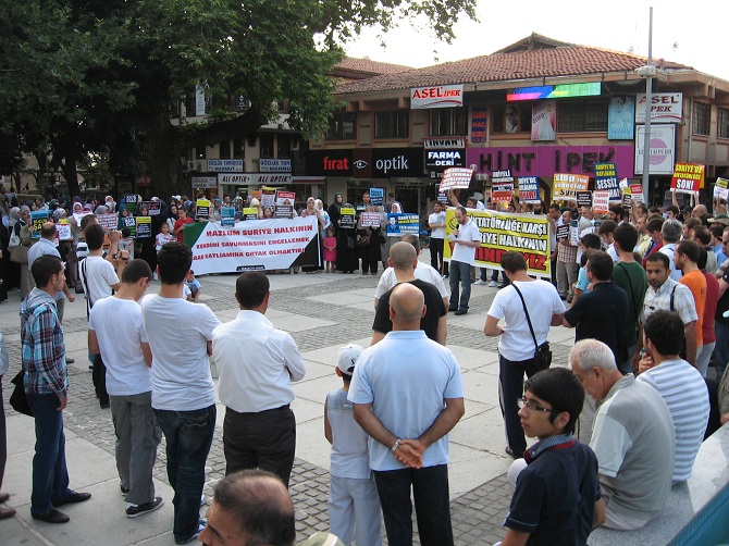 bursa_suriye_eylem_14072012-(4).jpg