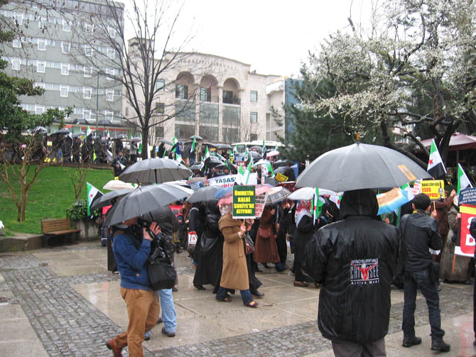 bursa_suriye_eylemi_16032013-(5).jpg