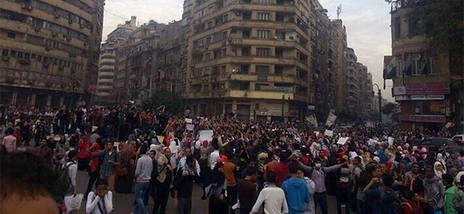 darbe-karsiti-ogrenciler-tahrir-de-misir03.jpg