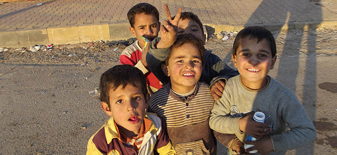 davetder-yardim-sehid-fuat-caglar-tiri02-suriyeli-cocuklar.jpg davetder-yardim-sehid-fuat-caglar-tiri02-suriyeli-cocuklar.jpg