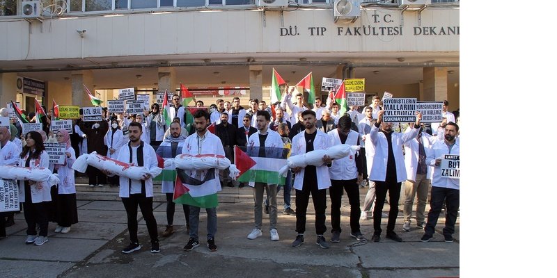 dicle-universitesi-saglikcilari-kanli-onluklerle-katliamlari-protesto-etti-00a624e2.jpg