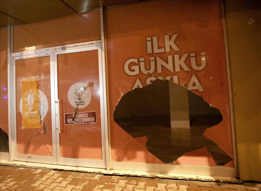 esenyurt_ak_parti_secim_burosuna_saldiri2-(2).jpg