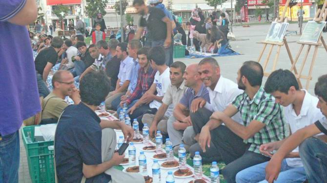 gebze-iftar-20130722-02.jpg gebze-iftar-20130722-02.jpg