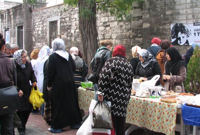 her_evden_bir_torba_un_suriyeye_yardim_kermes-(1).jpg