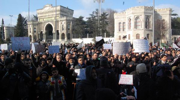 hizb-ut-tahrir_protesto_beyazit05.jpg