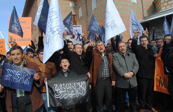hizb-ut-tahrir_protesto_haci-bayram-veli02.jpg