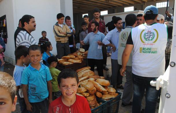 ihh-suriye-siniri-as-yardim01.jpg