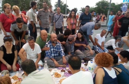ihsan-eliacik_antalya-iftar-yeryuzu-sofrasi.jpg