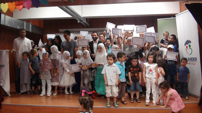 imkander-muhacir-etud-merkezi-2013-sertifika-toreni28.jpg