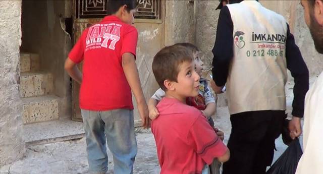 imkander-suriye-idlib-ekim-2012-yetim-parasi-ve-erzak-dagitimlari4.jpg