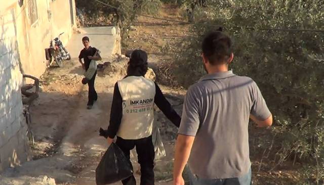 imkander-suriye-idlib-ekim-2012-yetim-parasi-ve-erzak-dagitimlari5.jpg