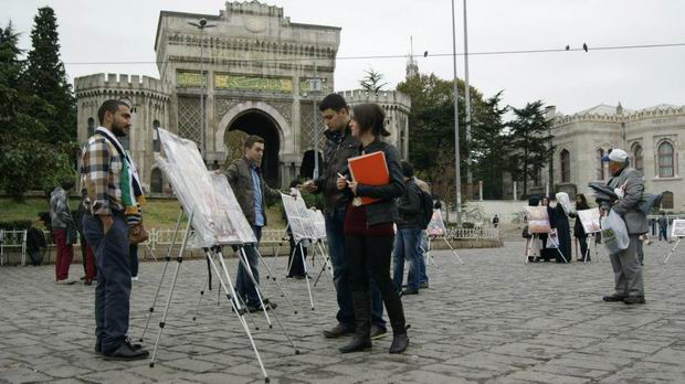 istanbul-universitesi-iu_suriye_bizim-cocuklar_sergi-protesto05.jpg